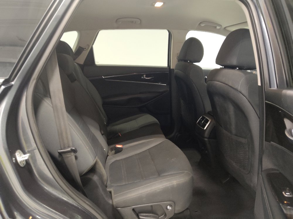 Used 2020 Kia Sorento LX image 19