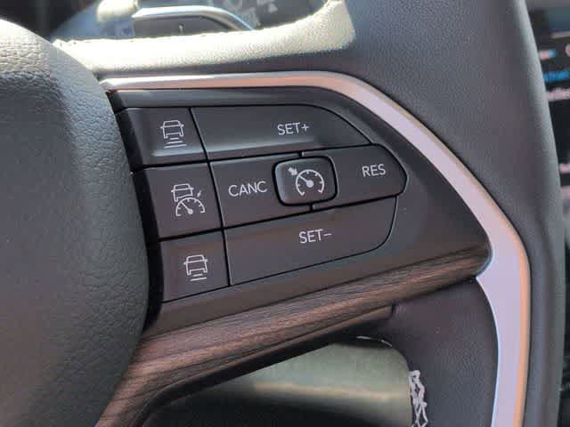 Used 2023 Jeep Grand Cherokee Limited AWD/4WD image 24
