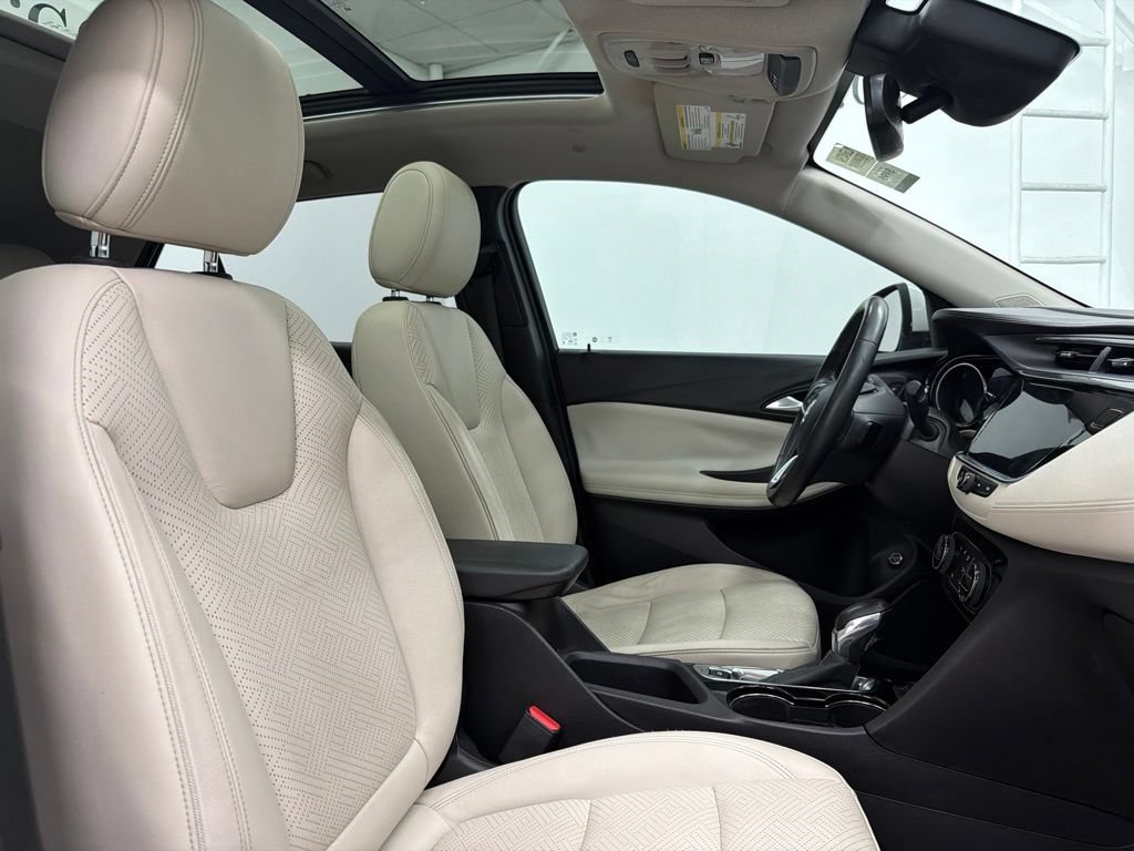 Used 2020 Buick Encore GX Essence w/ Experience Buick Package FWD image 33