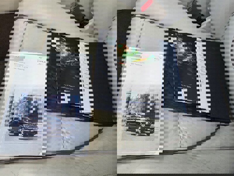 Used 2006 Jaguar XJ8 image 32