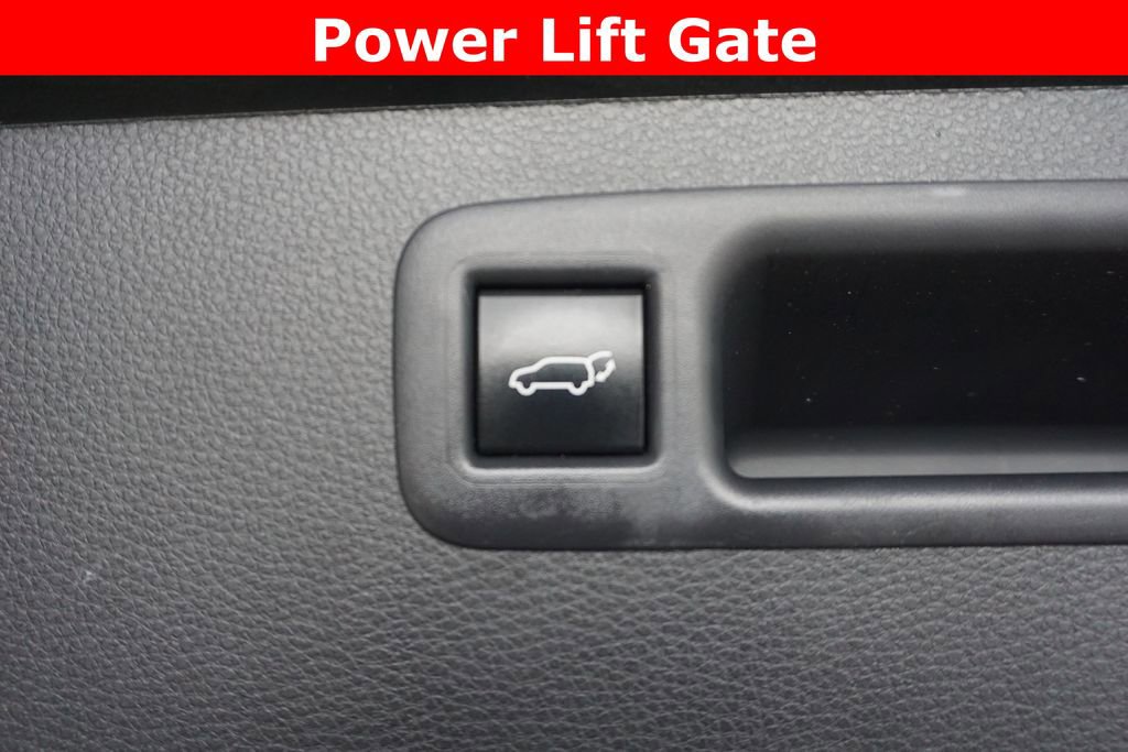 Used 2023 Toyota Highlander LE image 16