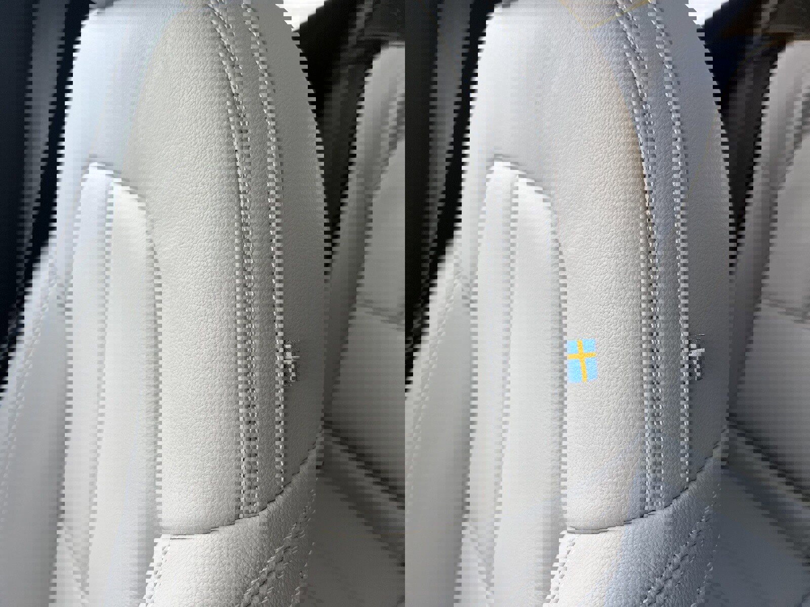 New 2026 Volvo XC40 B5 Ultra w/ Climate Package image 29