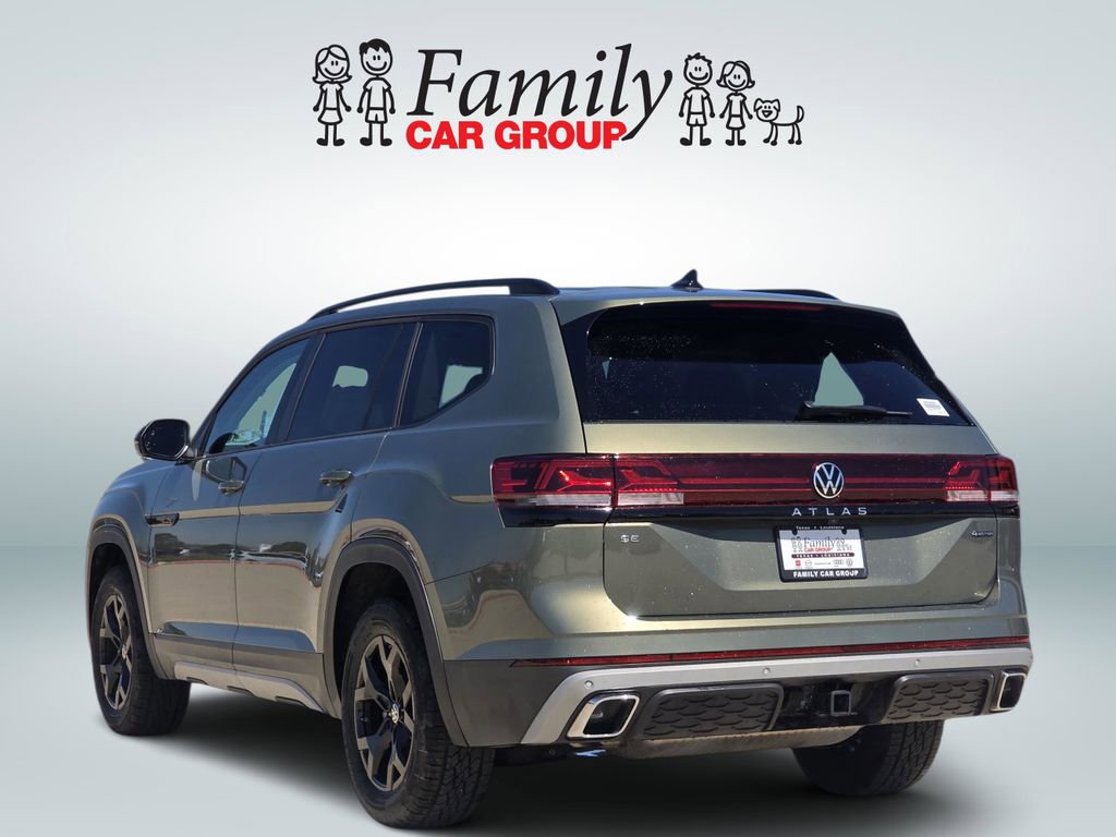 Used 2025 Volkswagen Atlas Peak Edition SE image 3
