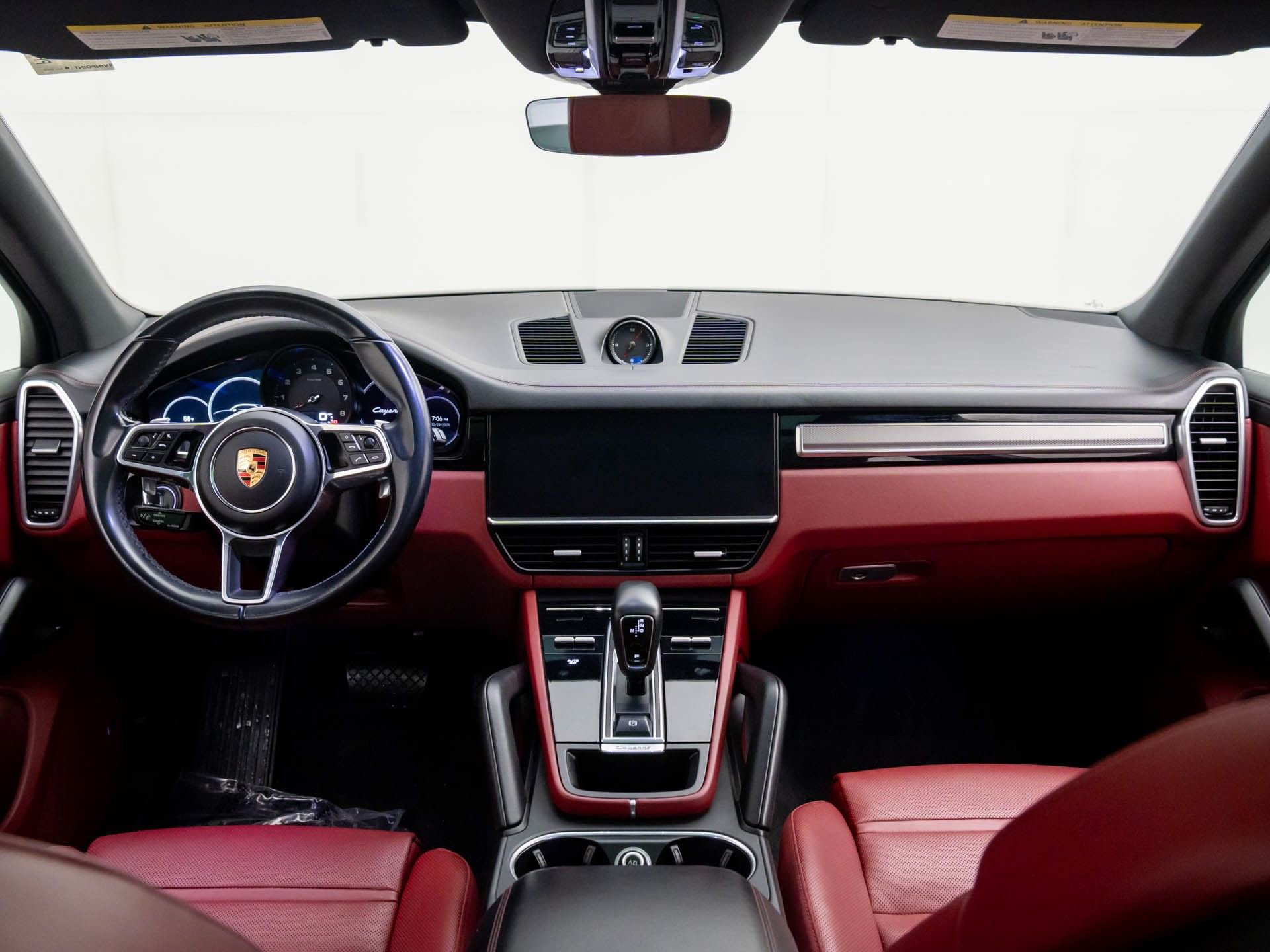 Certified 2023 Porsche Cayenne Platinum Edition image 11