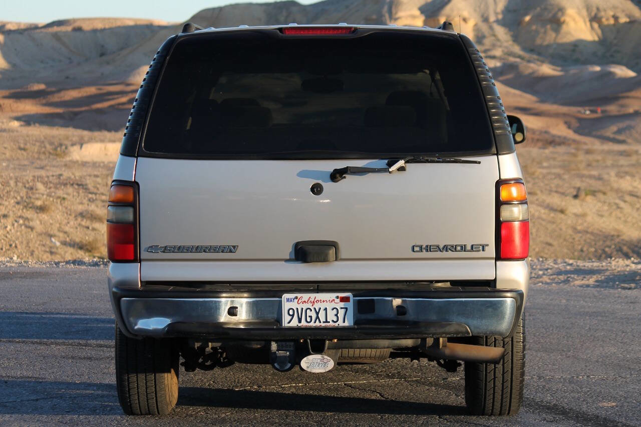 Used 2005 Chevrolet Suburban LS image 7