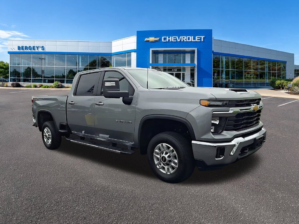 Used 2025 Chevrolet Silverado 2500 LT w/ Convenience Package AWD/4WD image 3