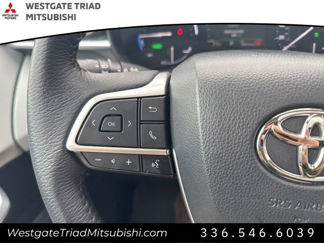 Used 2025 Toyota Sienna XLE FWD image 9