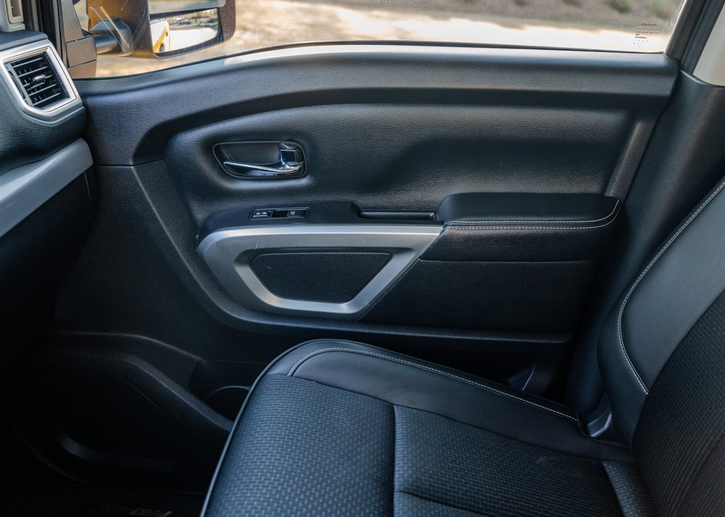 Used 2018 Nissan Titan PRO-4X image 22