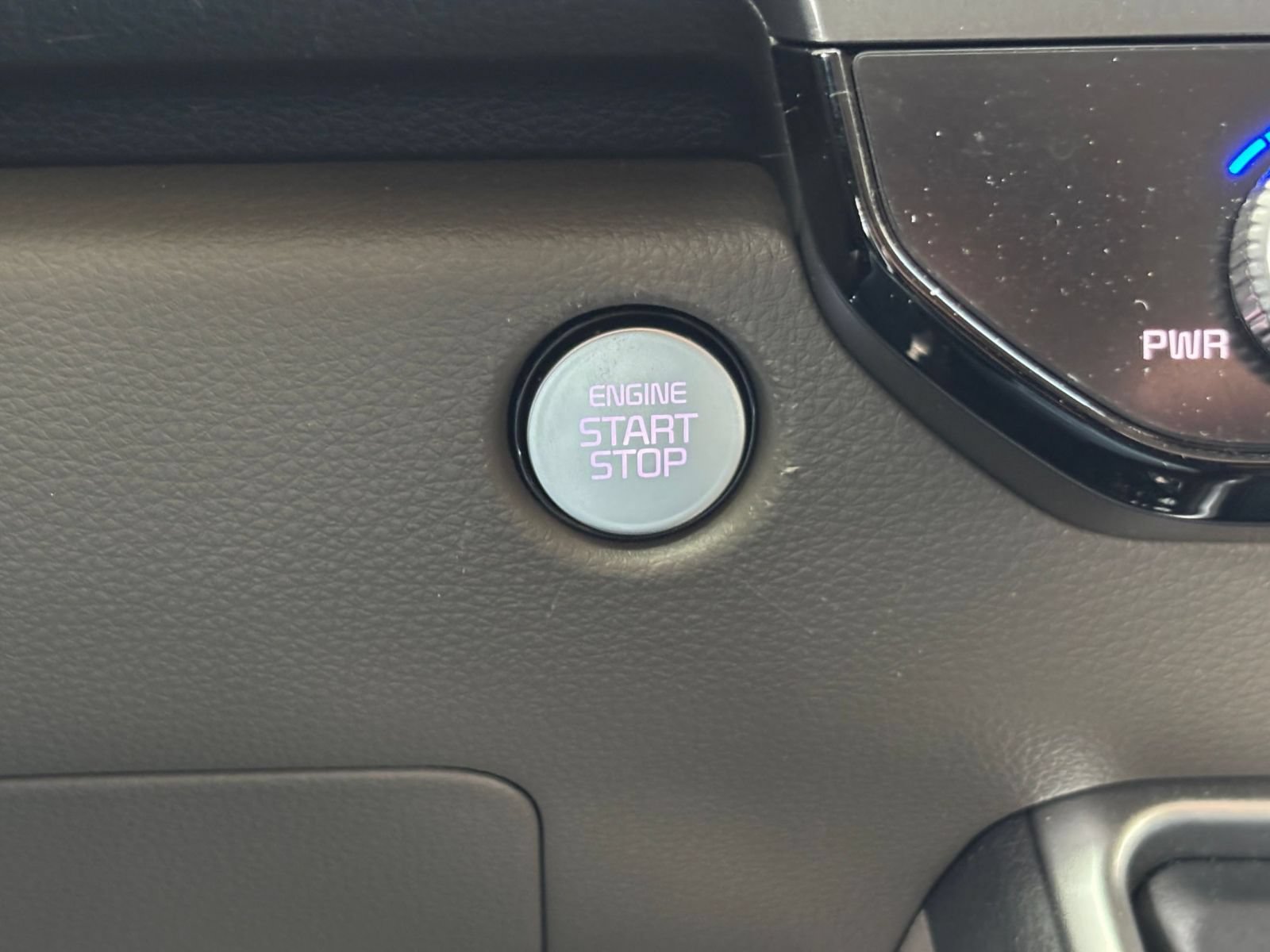 Used 2026 Kia Carnival FWD image 24