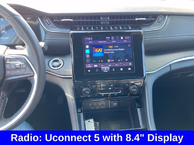 Used 2025 Jeep Grand Cherokee Altitude AWD/4WD image 15