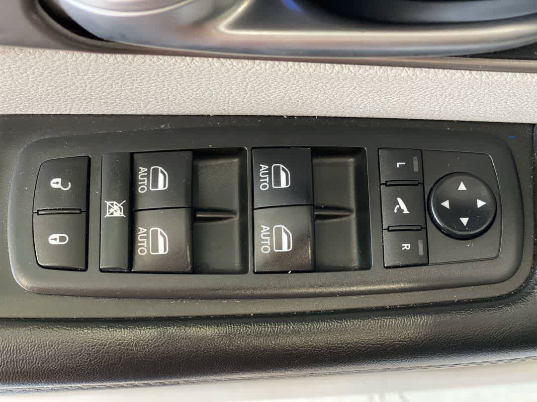Used 2018 Chrysler Pacifica Limited FWD image 16