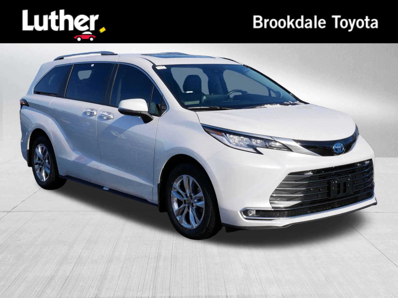 Certified 2024 Toyota Sienna Limited FWD image 1
