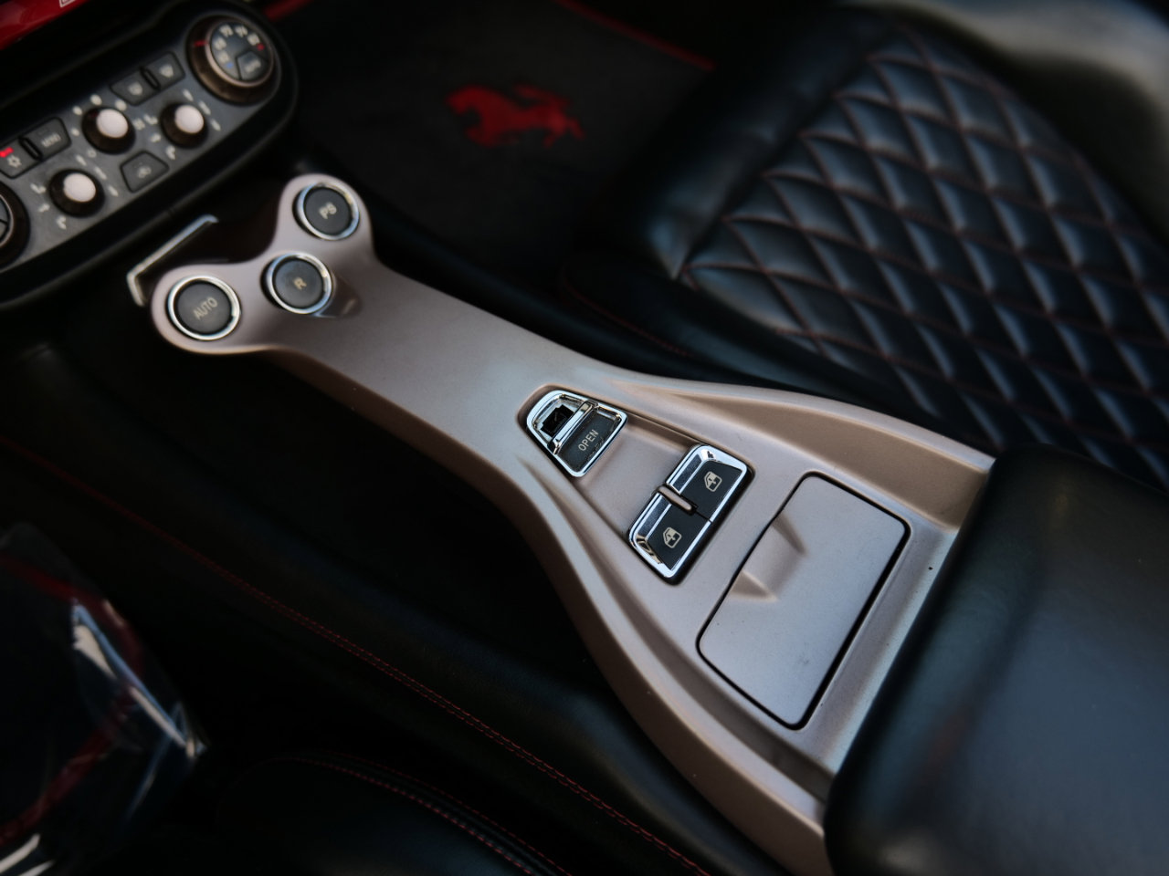 Used 2014 Ferrari California image 30