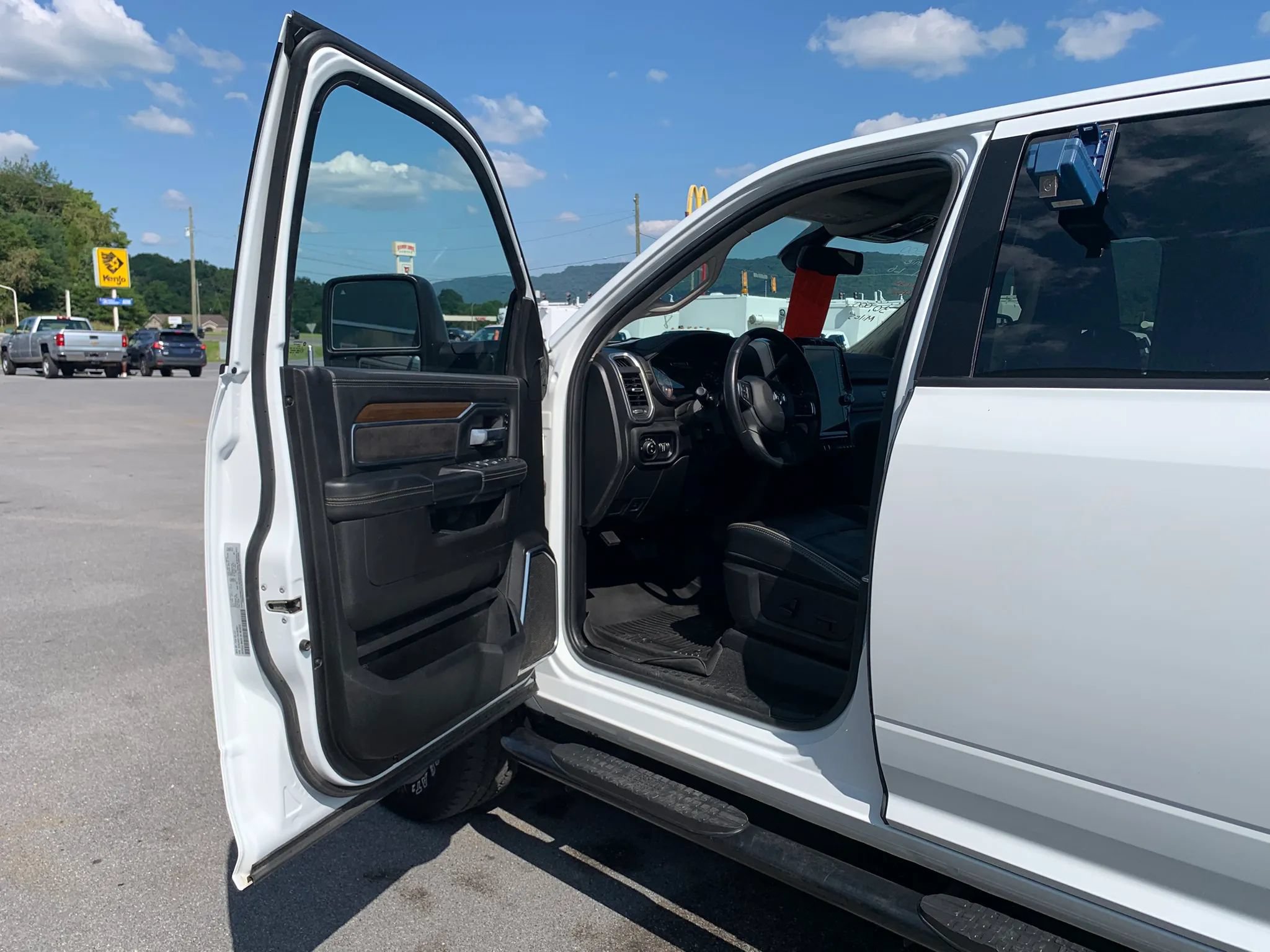 Used 2024 RAM 2500 Laramie AWD/4WD image 8