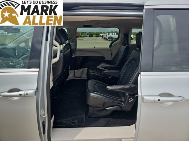 Used 2024 Chrysler Pacifica Touring-L FWD image 25