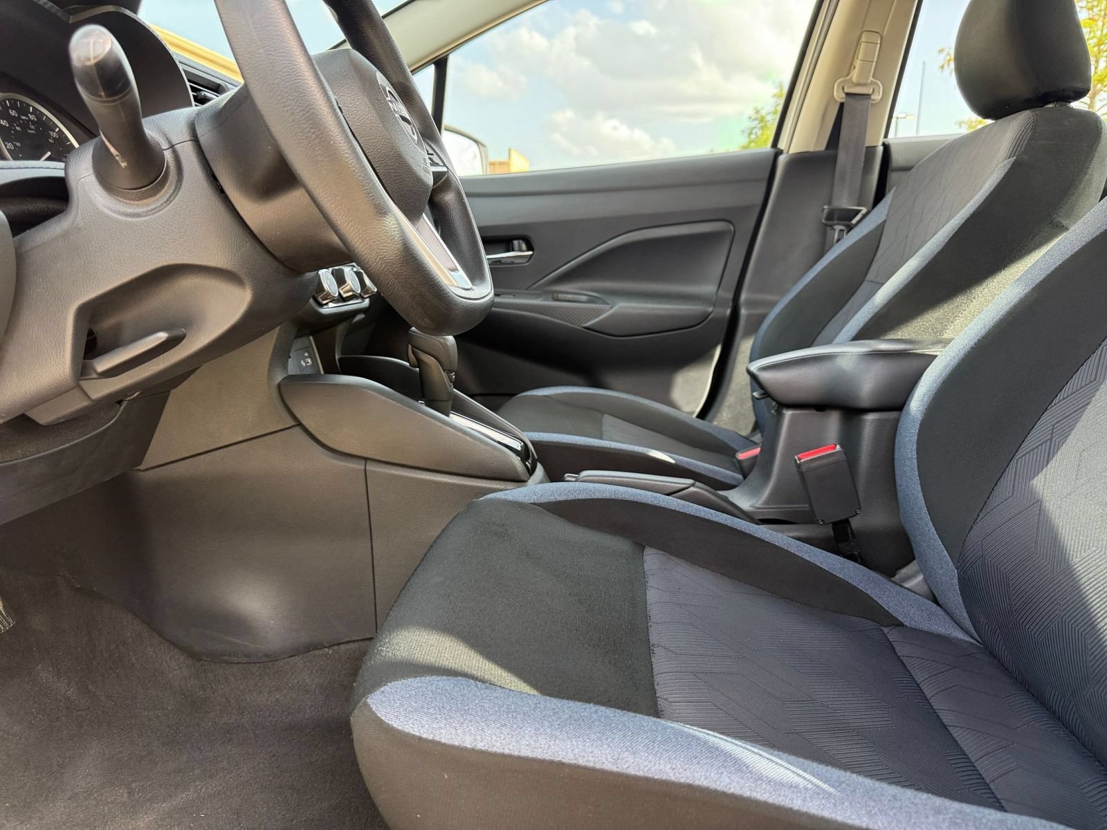 Used 2025 Nissan Versa SV FWD image 22