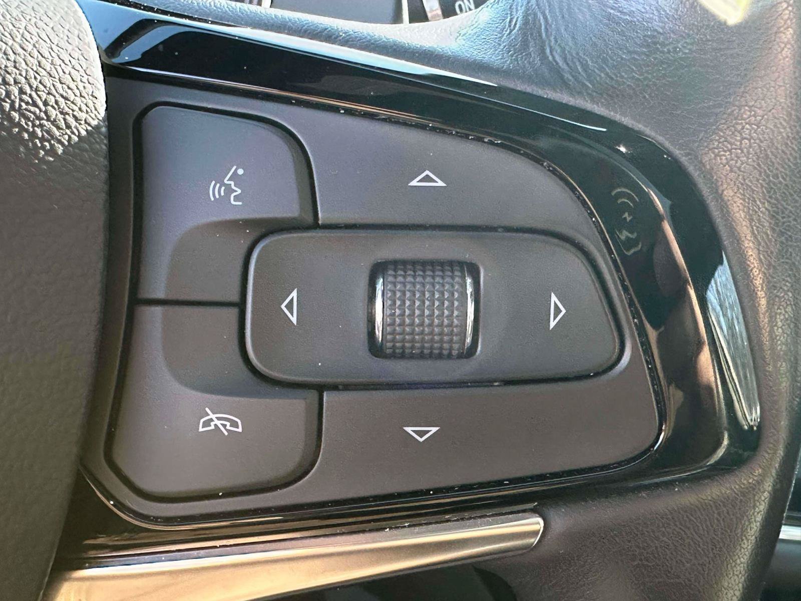 Used 2024 Buick Enclave Essence w/ Experience Buick Package AWD/4WD image 17