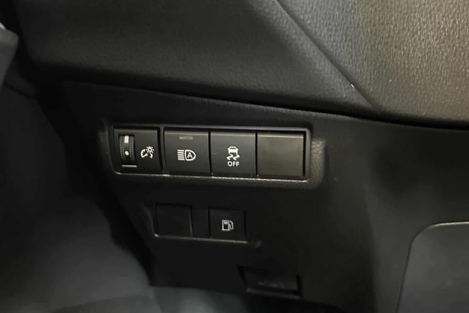 Used 2025 Toyota Corolla Cross AWD Hybrid image 30