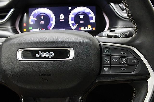 Used 2023 Jeep Grand Cherokee Altitude image 20