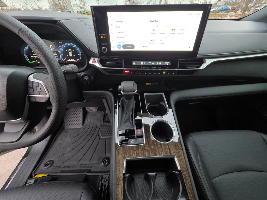 Used 2025 Toyota Sienna Platinum image 15