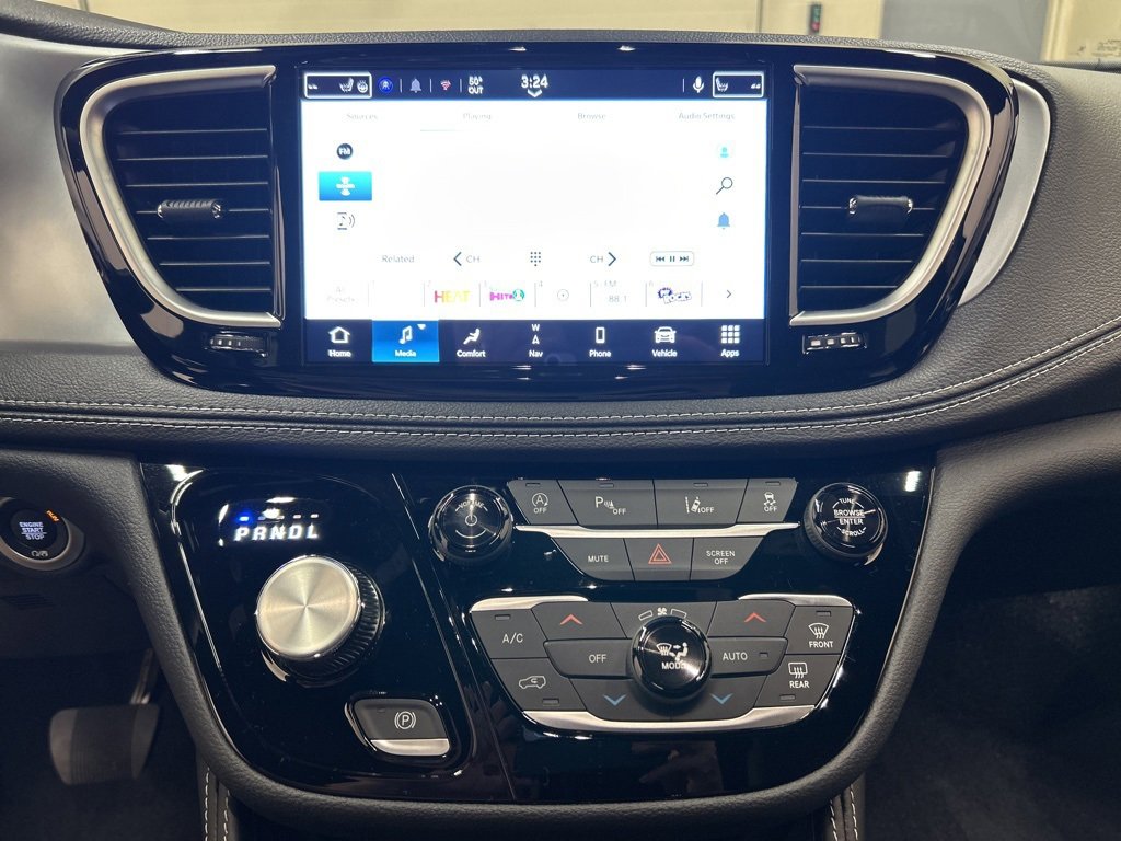 New 2026 Chrysler Pacifica Limited image 25