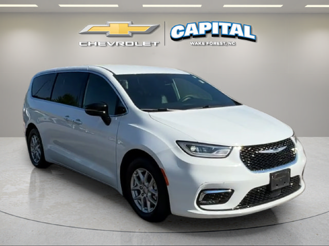 Used 2025 Chrysler Pacifica Select FWD image 7