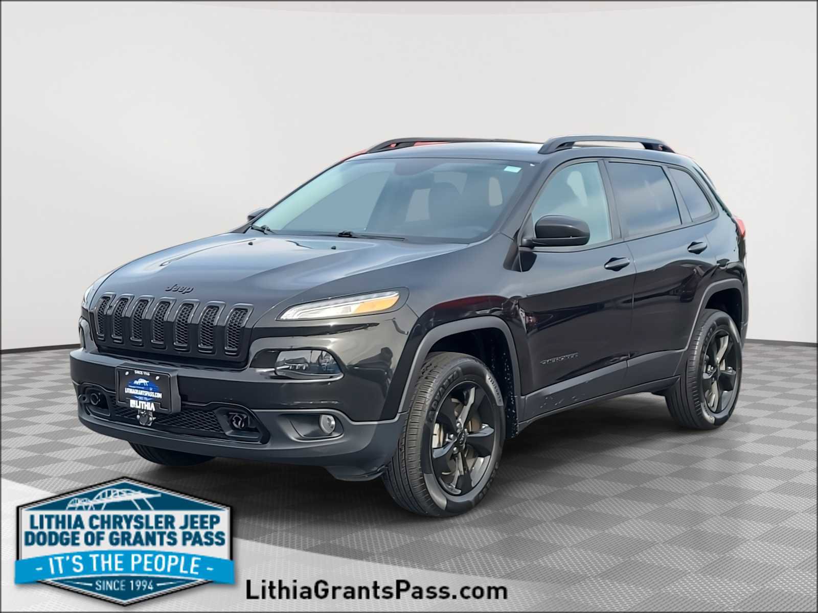 Used 2016 Jeep Cherokee Latitude image 1