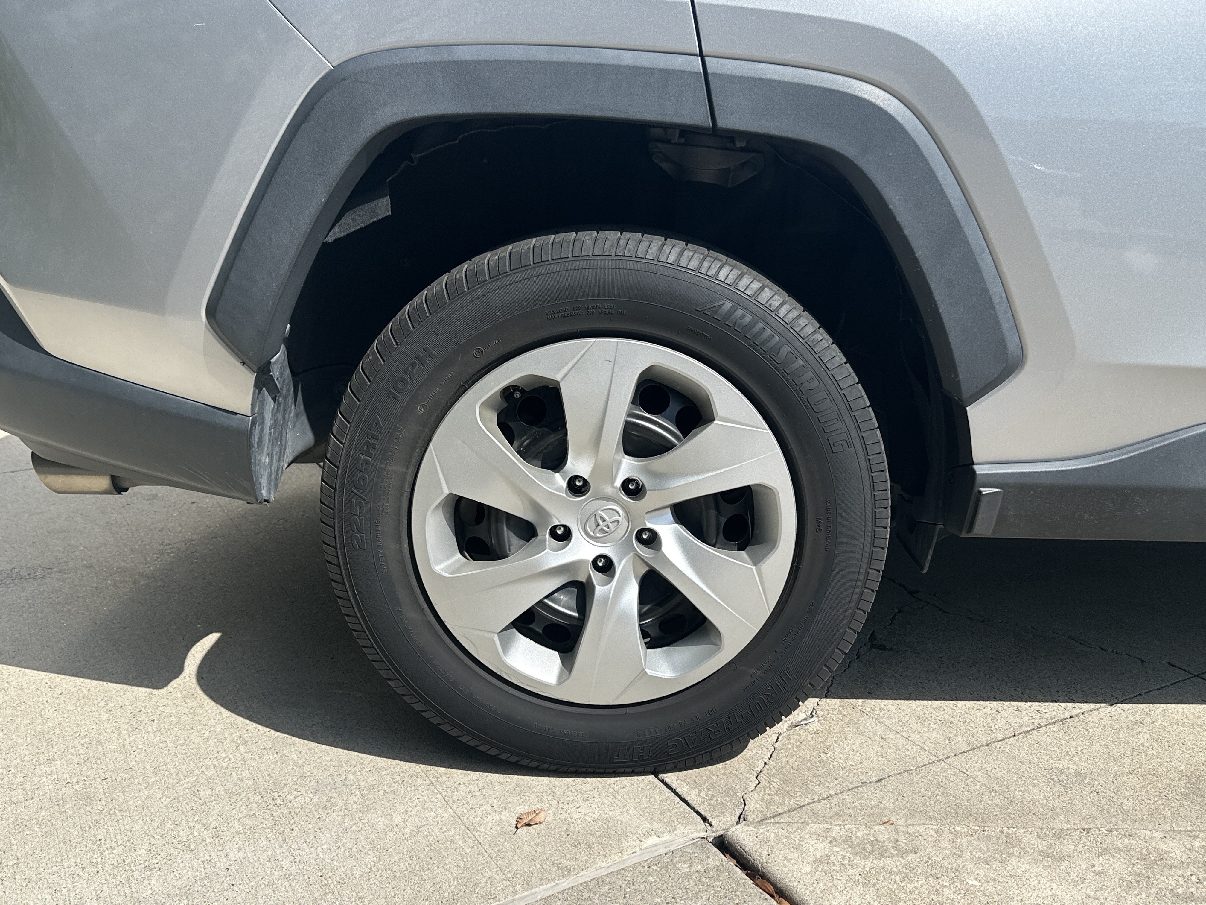 Used 2020 Toyota RAV4 LE FWD image 35