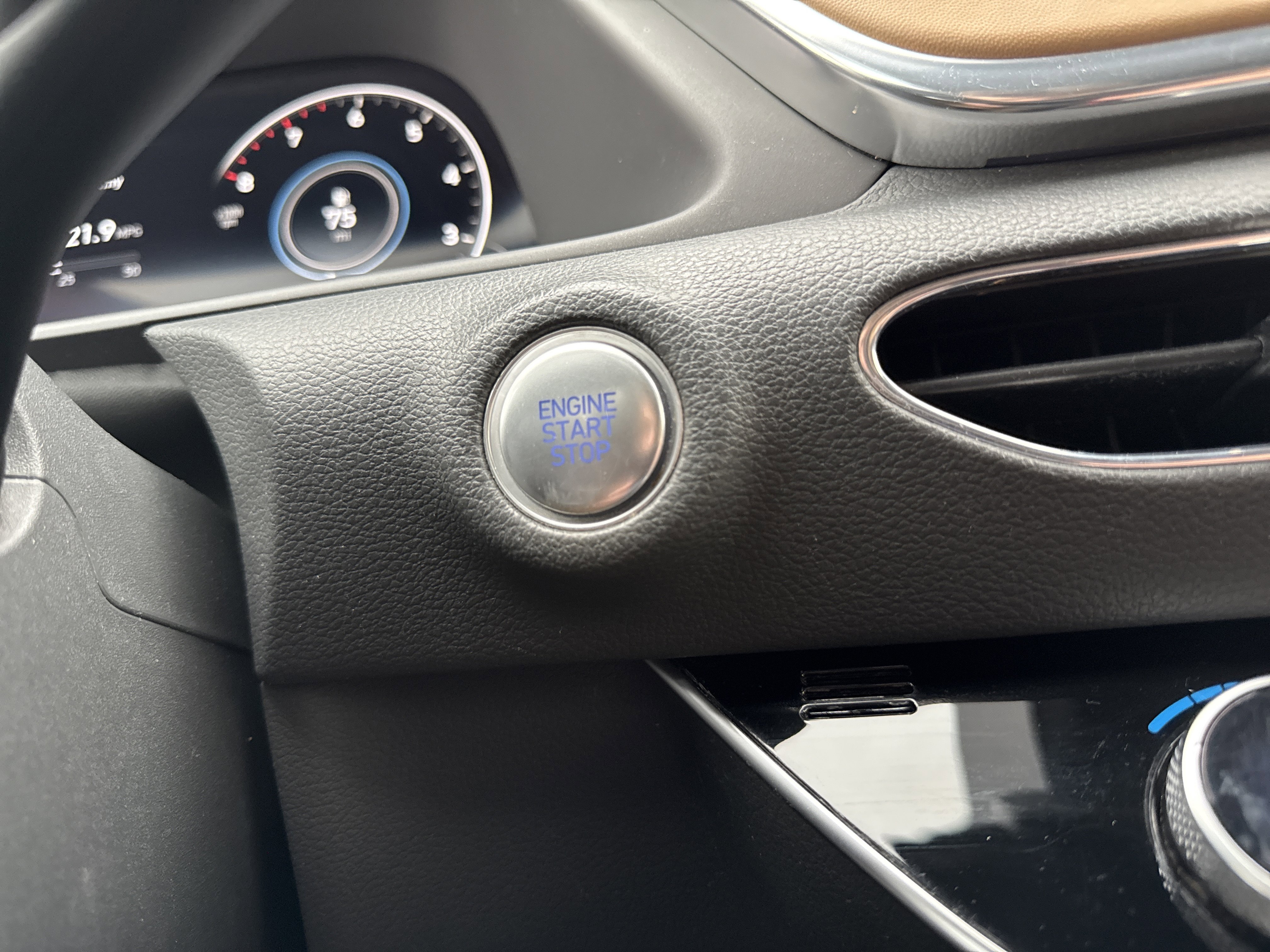 Used 2021 Hyundai Sonata Limited w/ Preferred Accessory Package image 30