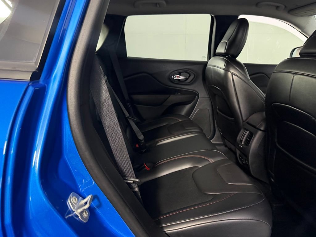 Used 2019 Jeep Cherokee Trailhawk w/ Cold Weather Group AWD/4WD image 27