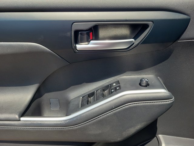 Used 2024 Toyota Highlander XLE AWD/4WD image 9