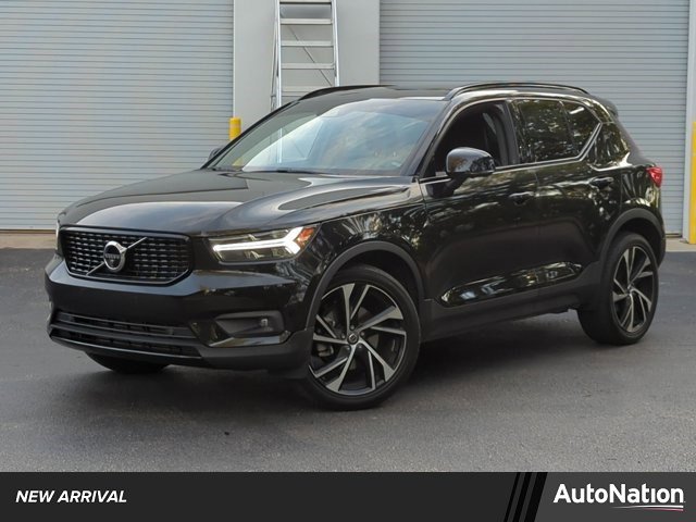 Used 2022 Volvo XC40 T5 R-Design w/ Advanced Package