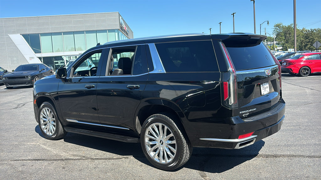 Used 2023 Cadillac Escalade Premium Luxury AWD/4WD image 4
