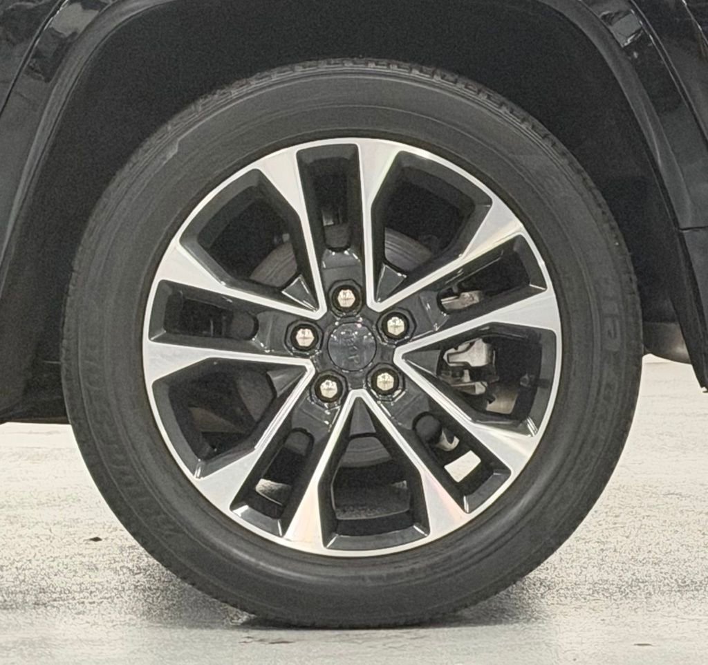 Used 2023 Jeep Grand Cherokee Overland image 8