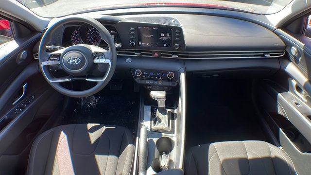 Used 2022 Hyundai Elantra SEL w/ Preferred Accessory Package image 7