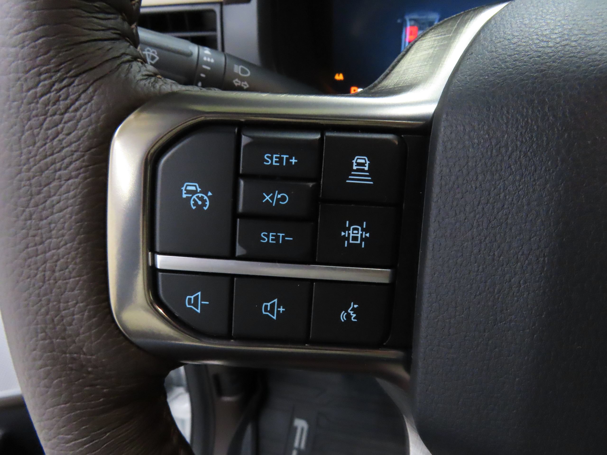 New 2025 Ford F150 King Ranch w/ FX4 Off-Road Package AWD/4WD image 13