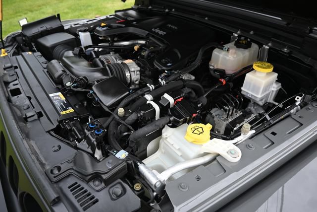 Used 2021 Jeep Gladiator Rubicon w/ Cold Weather Group AWD/4WD image 24