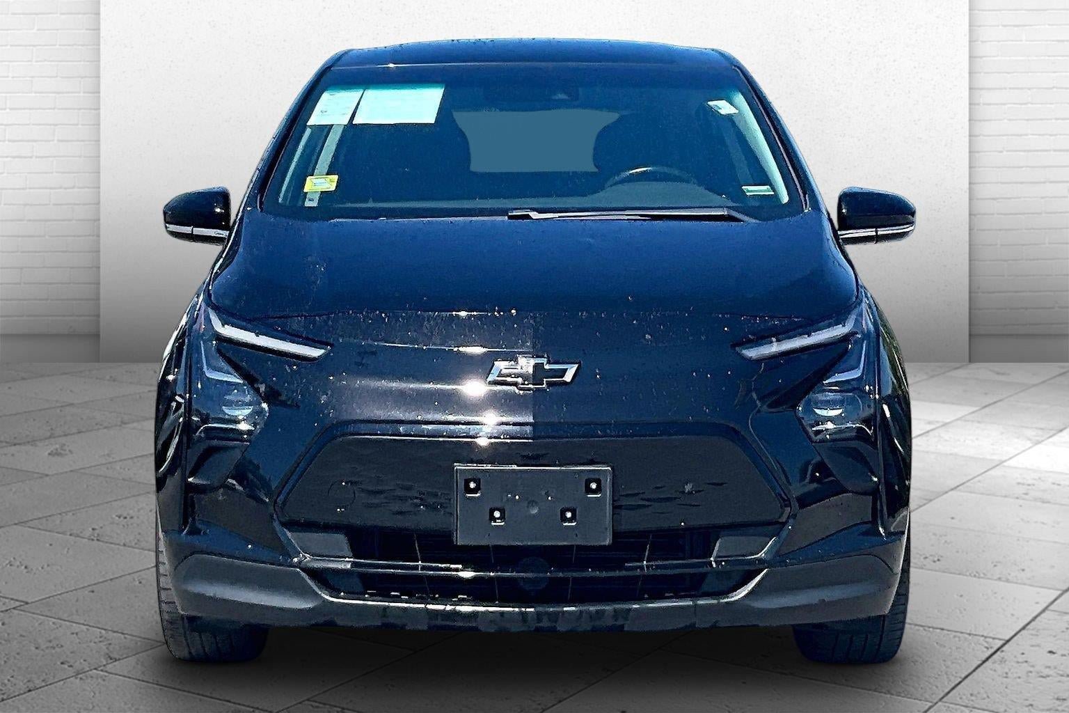 Used 2022 Chevrolet Bolt LT FWD image 2