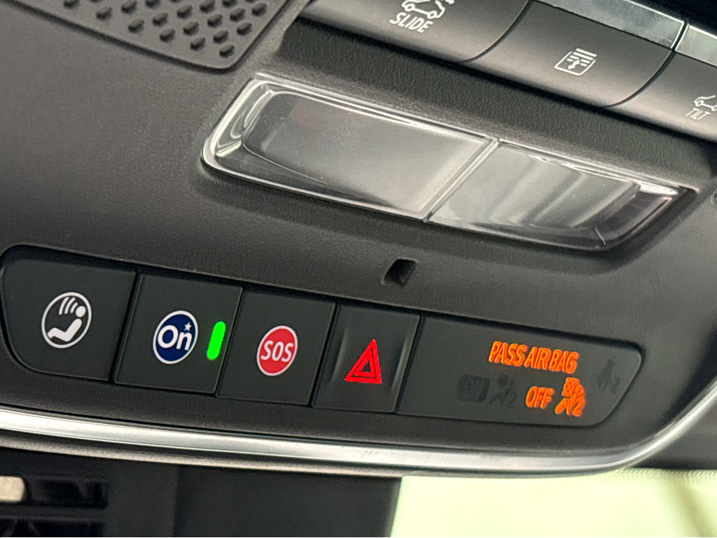 Used 2025 Chevrolet Traverse RS image 25