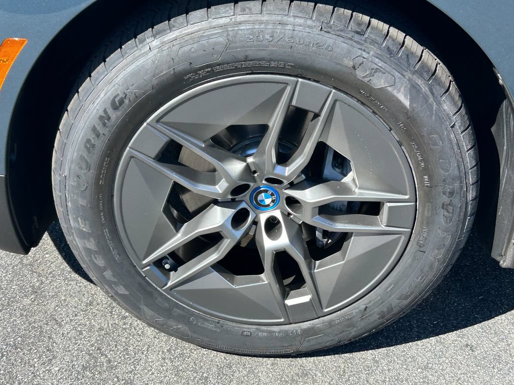 Used 2023 BMW iX xDrive50 AWD/4WD image 9