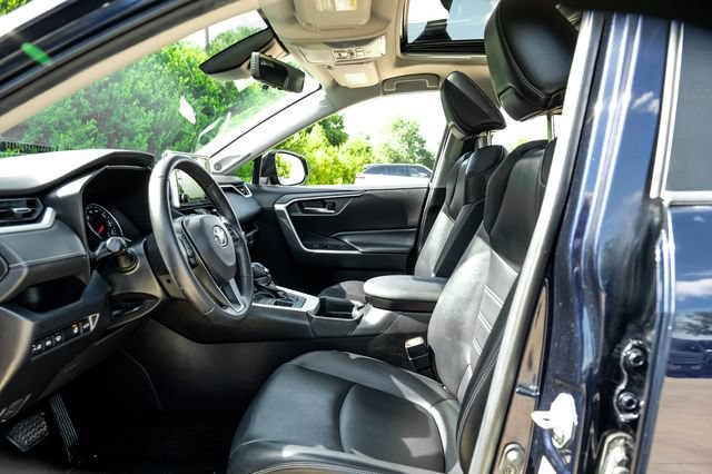 Used 2020 Toyota RAV4 XLE Premium AWD/4WD image 4