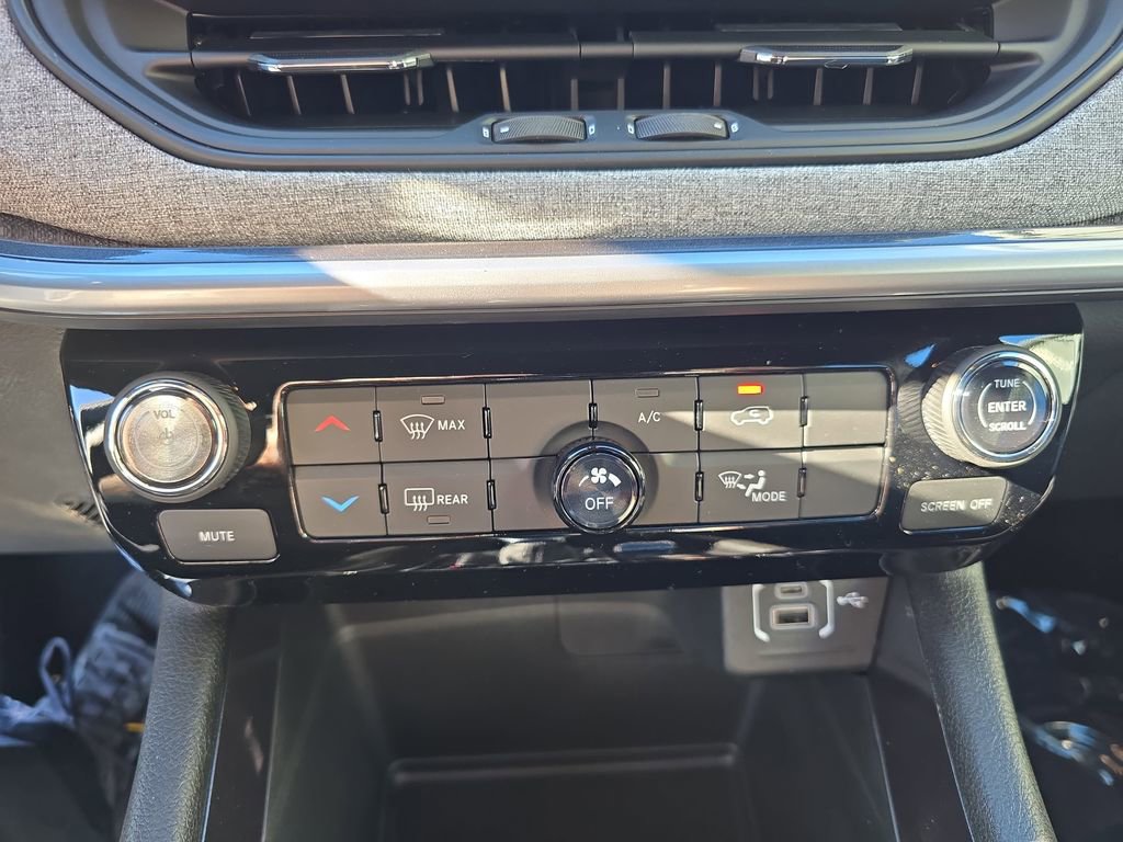 New 2026 Jeep Compass Latitude image 21