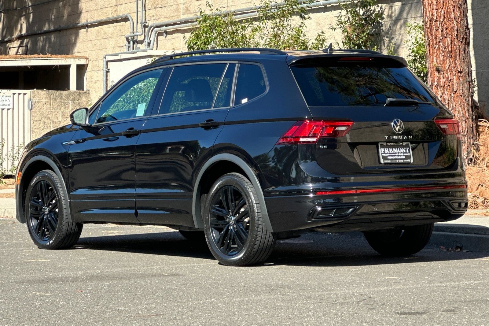 Used 2022 Volkswagen Tiguan SE R-Line FWD image 5