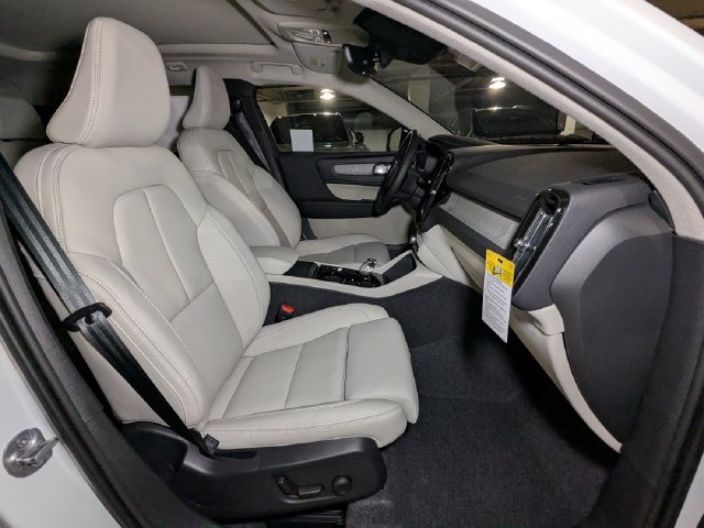 New 2026 Volvo XC40 B5 Plus w/ Protection Package Premier AWD/4WD image 30