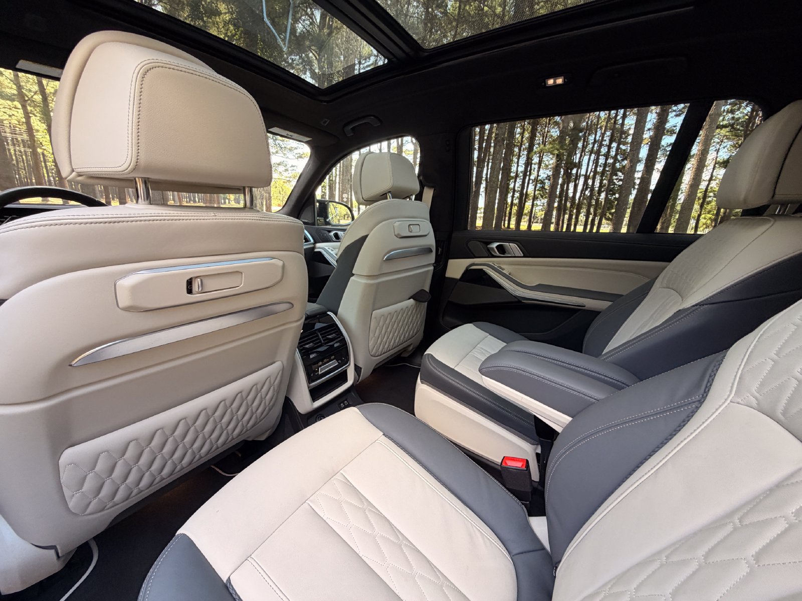 Used 2025 BMW X7 M60i AWD/4WD image 15