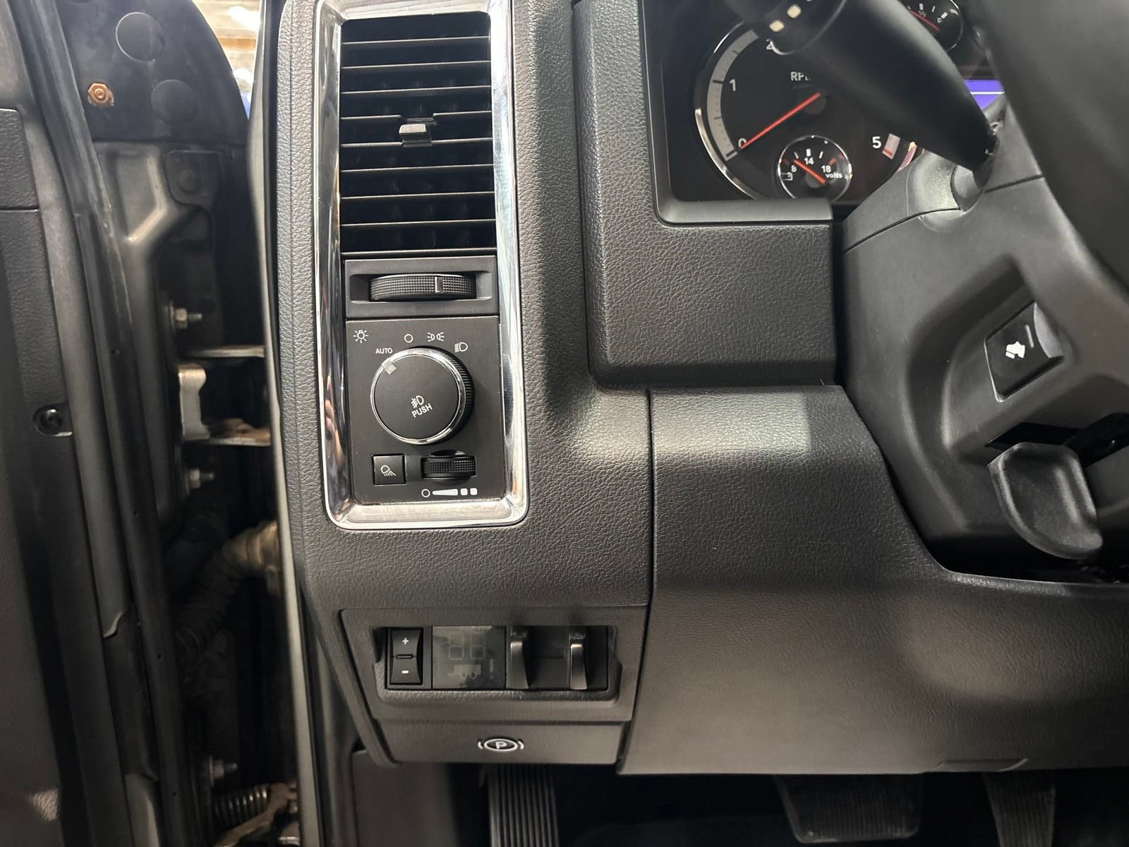 Used 2011 RAM 2500 Laramie w/ Protection Group AWD/4WD image 18