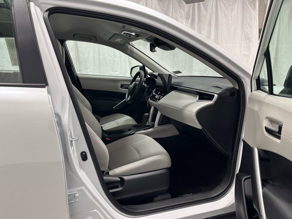 Used 2025 Toyota Corolla Cross L image 56