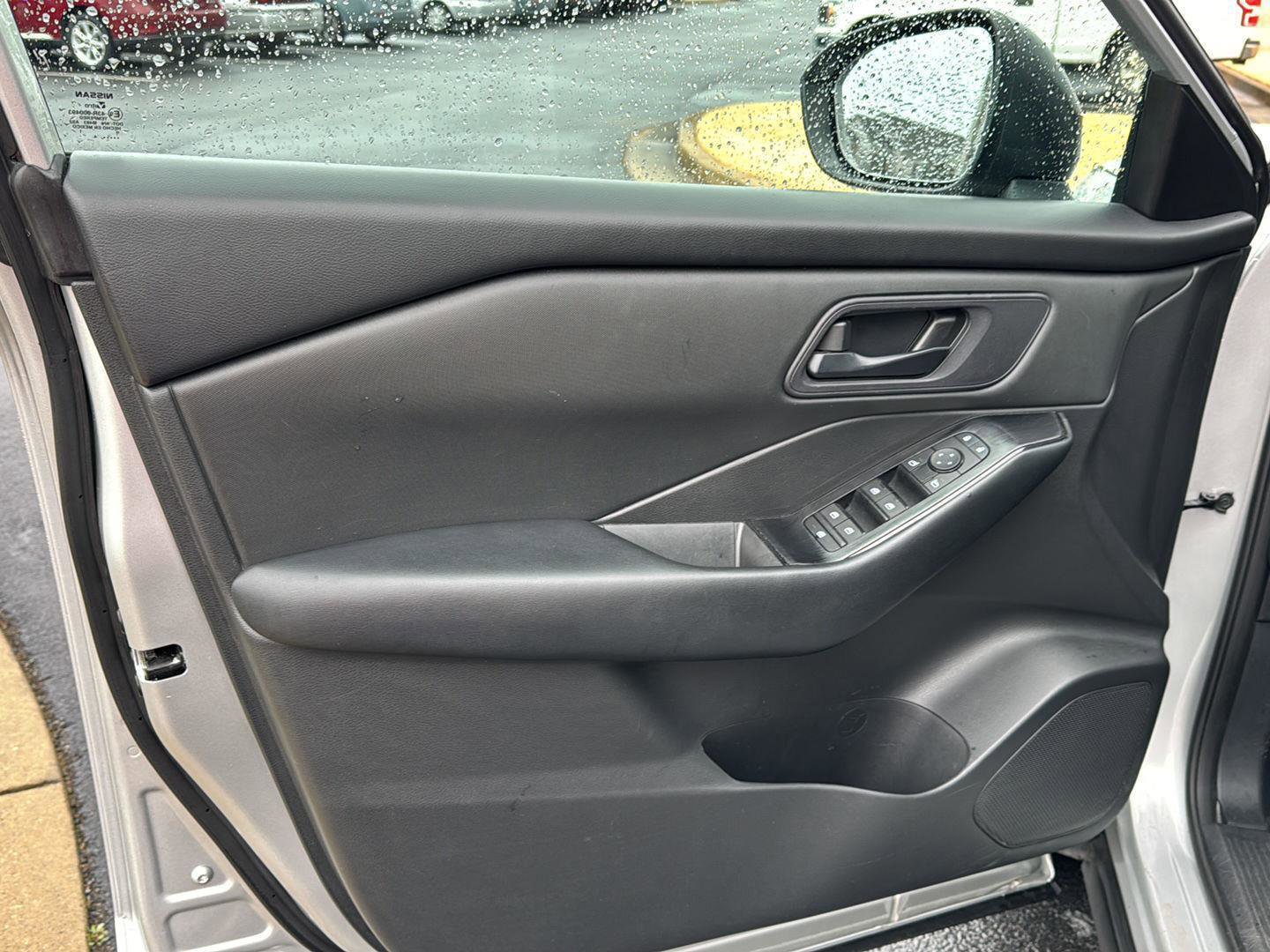 Used 2024 Nissan Rogue S image 14