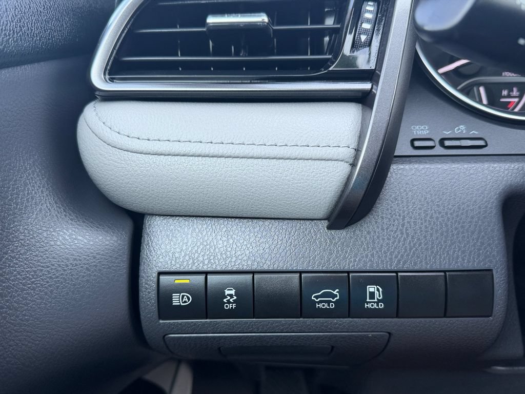 Used 2020 Toyota Camry LE AWD/4WD image 19