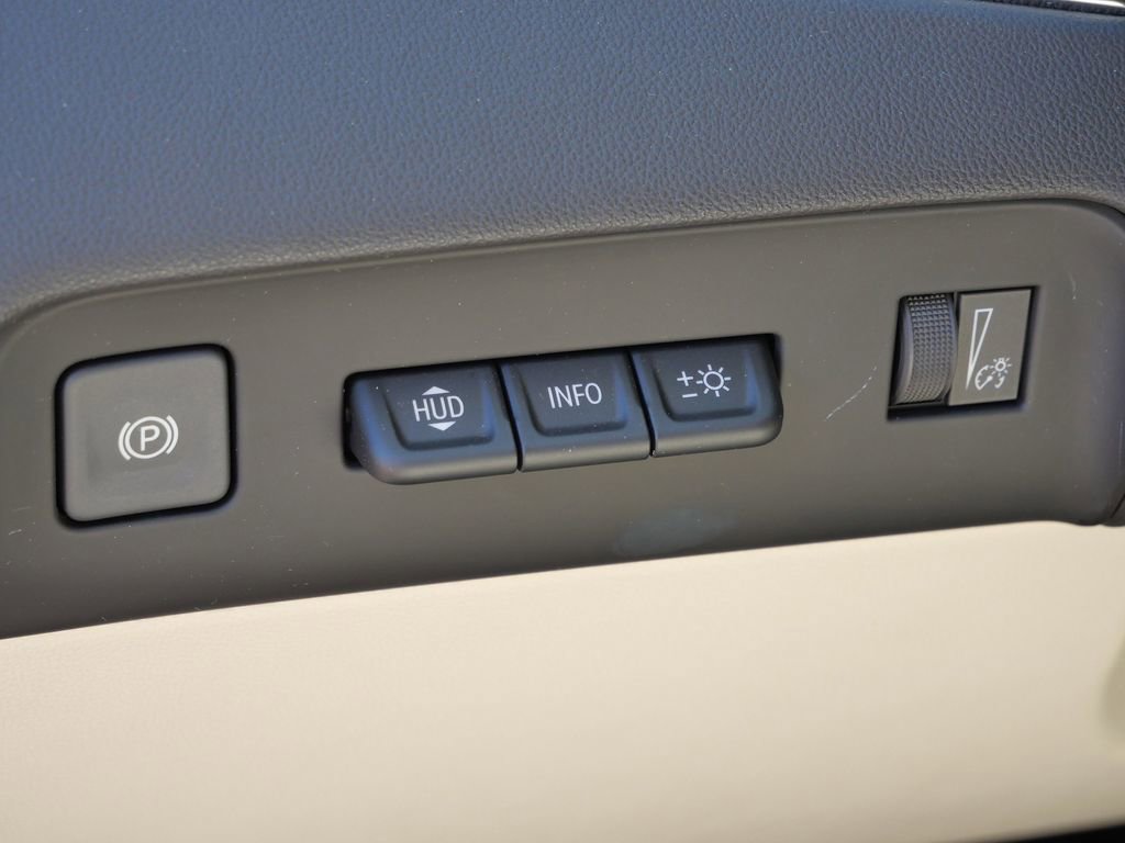 Used 2022 Buick Enclave Avenir w/ Avenir Technology Package image 37
